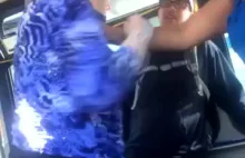 Babcia znokautowana przez murzynkę w autobusie.