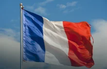 Francja: 21-latka pobita przez grupę nastolatek. Powód? Opalała się w...