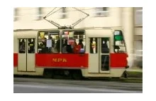 Dzielny pasażer tramwaju dał radę sześciu chuliganom