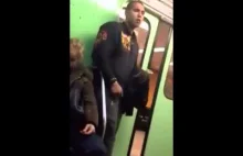 Cygan kradnie iphone w metrze w Budapeszcie