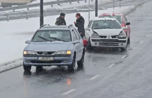 24 samochody zderzyły się w Łodzi. Karambol przy dworcu.