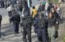 Bułgarzy wyszli na ulice i powybijali szyby w meczecie Dzhumaya w mieście Ploriv