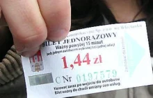 18-latka złamała nos kontrolerce podczas kontroli biletów w autobusie MPK