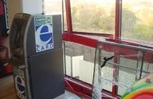 Opole: Próbowali wynieść bankomat... przez okno