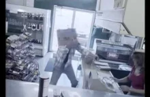 Napad na sklep z kartonem na głowie