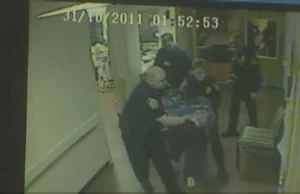 Policja zaatakowała pielęgniarkę, ponieważ wezwała kierownika...