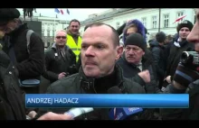 Marsz KOD - Andrzej Hadacz na pierwszym froncie.