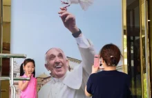 Papież Franciszek organizuje mecz pokoju.