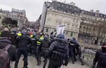 Żółci konta czarni. Wielka stawka na ulicach Paryża [wideo]