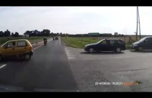 Motocyklista niemal potrącony przez samochód osobowy