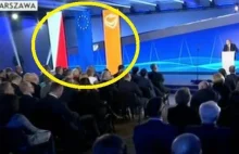 Rada Krajowa PO z flagą Unii Europejskiej oraz... Przecież to nie jest...