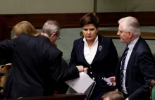 Sejm uchwalił ustawę, która obniża wiek emerytalny