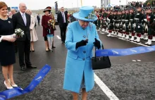 Królowa Elżbieta II otworzyła najdłuższy podwieszany most na świecie