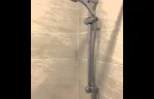 Opętany techno prysznic