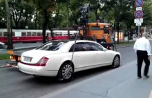 Maybach 62S i holownik straży miejskiej