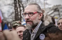 Maszerują i płacą. KOD na jednej manifestacji zarobił prawie 100 tys. zł