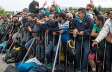 Tajani, szef PE, o krajach, które nie chcą uchodźców