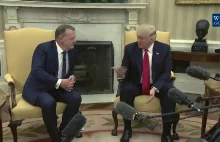 Uścisk dłoni Larsa Løkkego i Donalda Trumpa