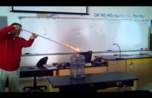 Lekcja chemii w liceum w San Diego