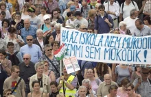 Protesty nauczycieli na Węgrzech. "Nie szkodzić dzieciom, Orban zabieraj się"