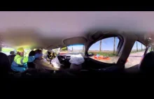 [Film 360 stopni] POV osoby uwalnianej z rozbitego auta.