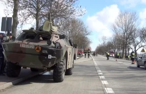 Nie tylko w Rosji: trzy osoby ranne w zderzeniu z wojskowym transporterm