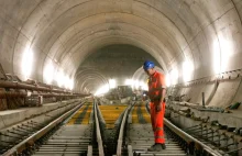 Zdjęcia z ukończonej budowy najdłuższego tunelu świata łączącego Zurych i Milan