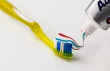 Antybakteryjny środek w pastach do zębów wzmacnia bakterie