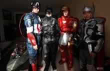 Pewien kreatywny student zabudował wspaniałe kostiumy super bohaterów od...