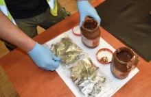 Policjanci dostali cynk! Narkotyki znaleźli w kremie czekoladowym –