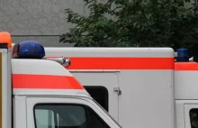 Kierowca audi zablokował wyjazd karetek w szpitalu w Rzeszowie [ZDJĘCIA]