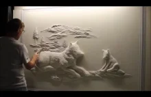 Niesamowita płaskorzeźba wykonana z mokrego tynku.