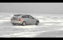 Mazda na lodzie.