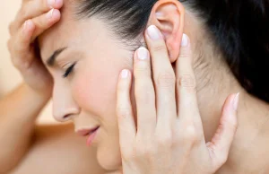 Zapalenie ucha zewnętrznego – objawy, przyczyny, leczenie