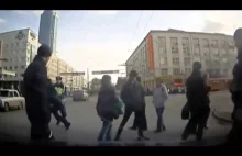 W Rosji na przejsciu dla pieszych bywa śmiesznie - kompilacja (Na drodze