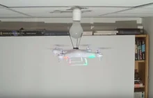 Ile potrzeba dronów żeby wymienić żarówkę?