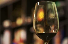 Wielkość kieliszka determinuje ilość wypitego wina