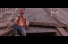 Upadek (1993) scena podczas budowy drogi