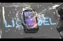 Test na wodoodporność HTC Thunderbolt zabezpieczonego technologią LIQUIPEL
