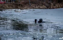 Akcja na jeziorze w Nowogardzie. Mężczyźni wpadli pod lód.