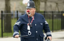 Policja w UK chce ścigać śmieszków za sarkastczne komentarze