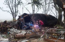 Cyklon Pam uderzył w wyspy Vanuatu z prędkością osiągającą 325 km/h! [EN]