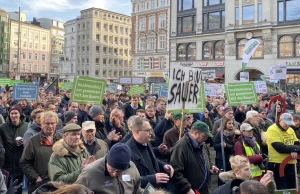 Niemcy: Protestujący rolnicy sparaliżowali ruch na ulicach Hamburga