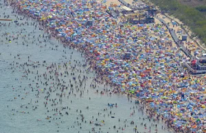 Brakuje miejsca na plaży we Władysławowie