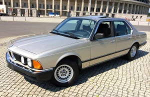31-letnie BMW z przebiegiem 1,6 tys. km w idealnym stanie.
