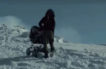 Wybrał się z wózkiem dziecięcym w Tatry...
