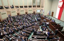 Sejm za upamiętnieniem zaprzysiężenia Lecha Kaczyńskiego. Niesiołowski przeciw.