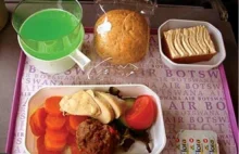 Jedzenie w samolocie, czyli podniebna uczta 10 tys. metrów nad poziomem morza.