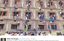 Egzaminy w Indiach. Rodzice ze ściągami wspinali się po ścianach
