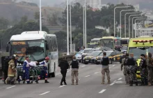 Rio de Janeiro: uzbrojony mężczyzna przetrzymuje zakładników w autobusie